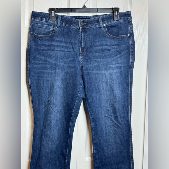 Classic Blue Women's Straight Leg Jeans by Lincoln Outfitters - Picture 2 of 8